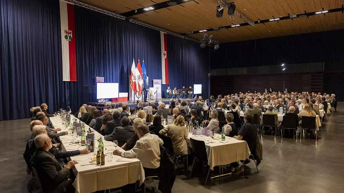 Mattle verleiht 94 Tiroler Ehrenamtsnadeln in St. Anton