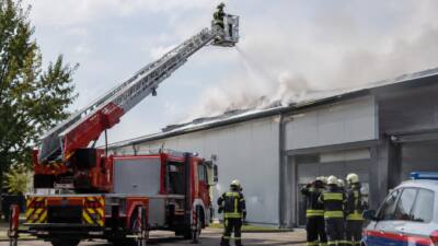 Dachbrand an Logistikbetrieb in Kalsdorf rasch unter Kontrolle