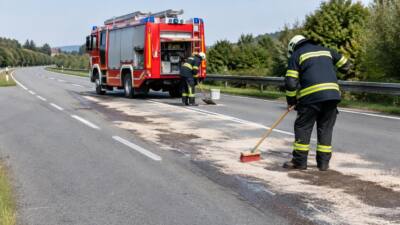 Dieselspur auf der B64 zwischen Wollsdorf und St. Ruprecht