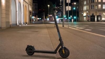 E-Scooter-Fahrer bei Frontalkollision in Klagenfurt schwer verletzt