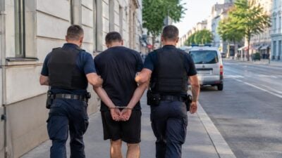 Festnahme in Wien-Favoriten: Zwei Polizisten verletzt