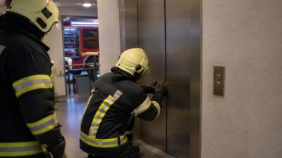 Feuerwehr Bad Goisern befreit zwei Personen aus Lift in Unterjoch