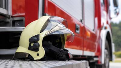 Feuerwehr beseitigt Hydraulikspur nach Schlauchplatzer in Axams