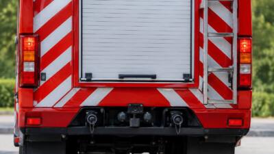Feuerwehr bindet Getriebeöl nach Unfall in Affnang