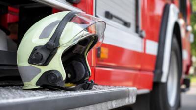 Feuerwehr birgt weggerolltes Auto am Seilbahnparkplatz