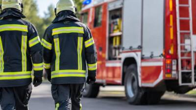 Feuerwehr fällt in Radstadt drei mutmaßlich angeschnittene Bäume
