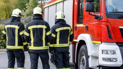 Feuerwehr Fügen zieht Motorrad bei Hundsbach zur Straße