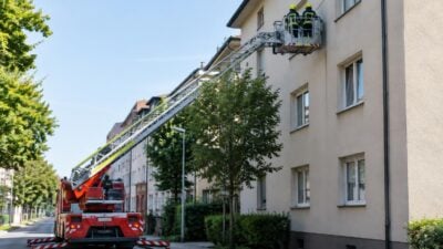Feuerwehr Jenbach rettet Person aus zweitem Obergeschoss