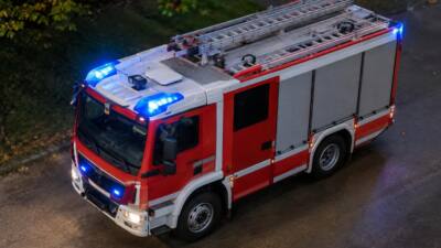 Feuerwehr kontrolliert Gebäude nach gemeldetem Brandgeruch