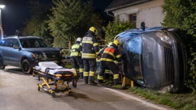 Feuerwehr rettet eingeschlossene Person nach Unfall in Kottingburgstall