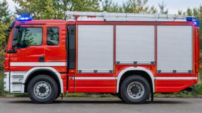 Feuerwehr Straßhof unterstützt Pkw-Bergung kurz vor Oberdannegger