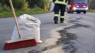 Feuerwehr Thaur bindet Ölspur von Rum über Thaur bis Hall