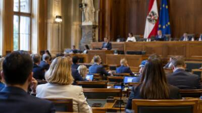 FPÖ kritisiert Volkshochschulen und Wirtschaftskammer