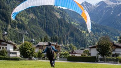 Gleitschirmpilot bei Landung in Ginzling schwer verletzt