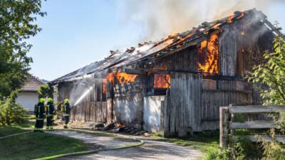 Halogenstrahler löste mit an Sicherheit grenzender Wahrscheinlichkeit Scheunenbrand in Karres aus