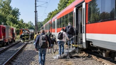 Horn: 41 Menschen verlassen ÖBB-Zug nach Oberleitungsschaden