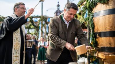 Kaiser Wiesn startet im Prater mit traditionellem Bieranstich