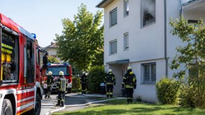 Kleinbrand auf Balkon in Ried im Traunkreis gelöscht