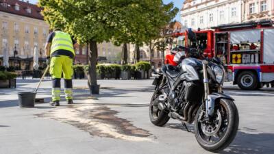 Kühlmittel bei Motorrad am Marktplatz rasch gebunden in Semriach