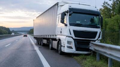 Lkw-Lenker bei Unfall auf A9 nahe Wildon aus Kabine geschleudert