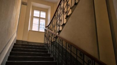 Mädchen (3) stürzt in Grazer Stiegenhaus mehrere Stockwerke