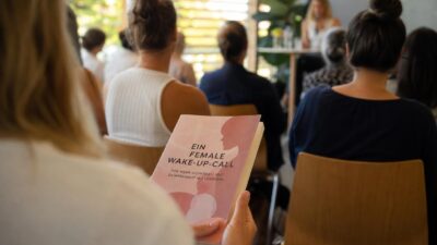 Maren Wölfl präsentiert „Ein Female Wake-Up-Call“ in Graz
