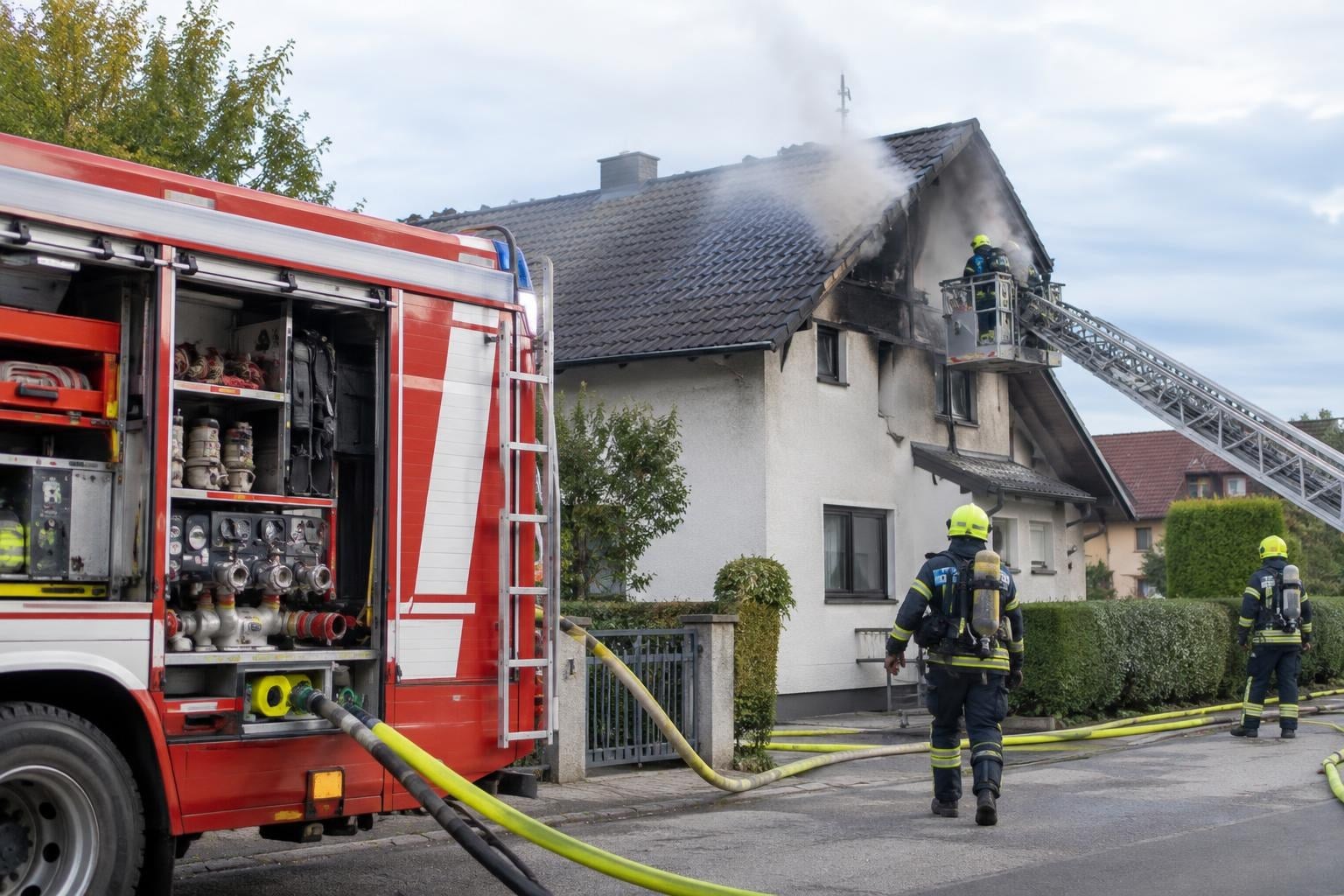 Mehrere Katzen bei Wohnhausbrand in Hirnsdorf gerettet