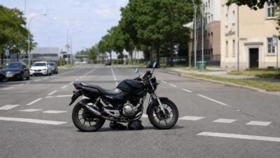 Motorradfahrer in der Industriestraße schwer verletzt