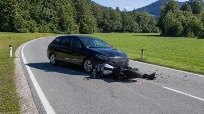 Motorradfahrer nach Kollision in Jochberg verletzt