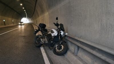 Motorradfahrer prallt in Sölden gegen Tunnelwand