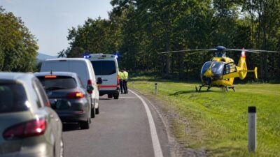 Motorradlenker bei Frontalcrash in Rohr schwer verletzt