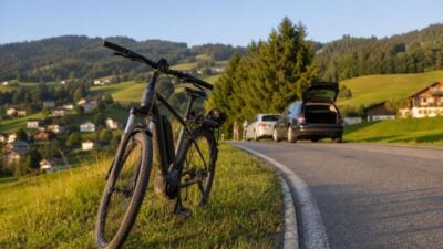 Neunjähriger kollidiert mit E-Bike in Lingenau mit Pkw