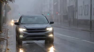 ÖAMTC empfiehlt bei Regen und Nebel das Abblendlicht