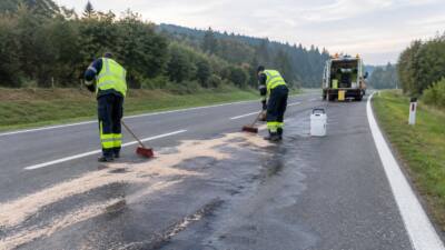 Ölspur auf der B92 zwischen St. Thomas und Matzendorf gebunden