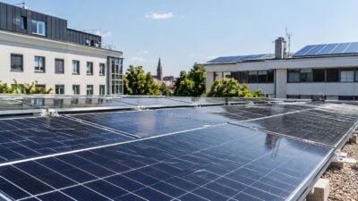 Photovoltaikanlagen auf Landesgebäuden in Mistelbach fertiggestellt