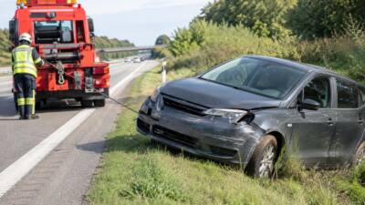 Pkw bleibt nach Unfall auf der A21 Richtung Vösendorf stehen im Bezirk Mödling