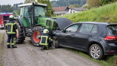 Pkw kollidiert mit Traktor in Neukirchen am Walde