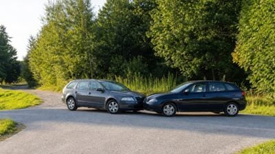 Pkw-Kollision an Kreuzung in Teinsberg