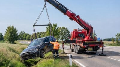 PKW landet auf B16-Ortsumfahrung Klingenbach im Graben