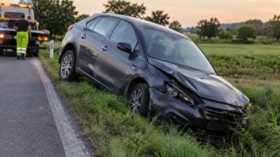 Pkw nach Unfall auf LB35 von Feuerwehren geborgen