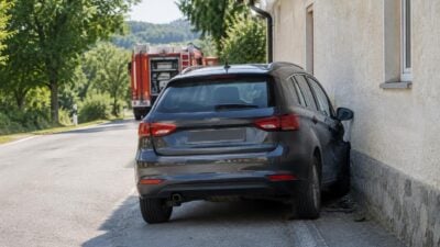 Pkw prallt in Scheiblingkirchen gegen Hausmauer