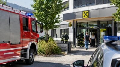 Raiffeisenbank in St. Veit nach Brandmeldealarm evakuiert