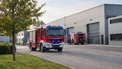 Rauchwarnmelder löst Fehlalarm in Gewerbebetrieb in Niederham aus