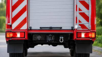 Rettungsdienst befreit Schwangere nach Unfall auf der S1