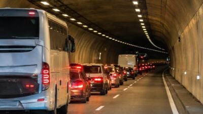 Rückreiseverkehr belastet Autobahnen am Wochenende