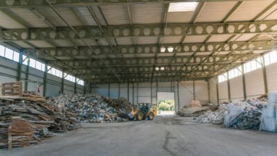 Sport & Fun Halle dient in Kettlasbrunn als Abfall-Zwischenlager