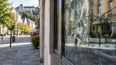 Unbekannte brechen in drei Objekte in Kufstein ein