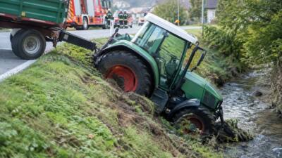 Preitenegg: Traktor stürzt rund 30 Meter in den Auerlingbach