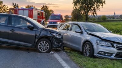 Verkehrsunfall in Hohenruppersdorf: Zwei Fahrzeuge auf L3030 verunfallt