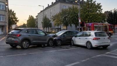Verkehrsunfall in Wien-Ottakring: Drei Autos kollidieren